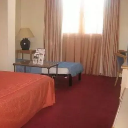 Kyriad 10 - Gare De L'est Hotel Paris