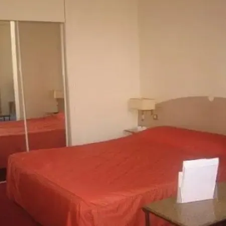 Hotel Kyriad 10 - Gare De L'est 3*