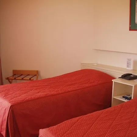 Kyriad 10 - Gare De L'est Hotel 3*