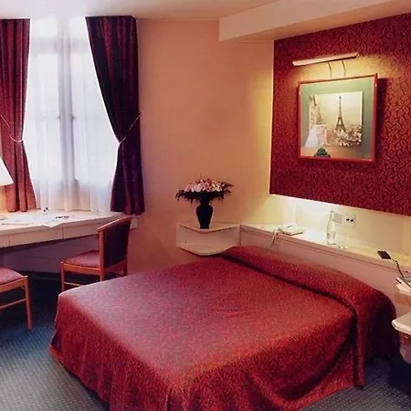 Hotel Kyriad 10 - Gare De L'est 3*