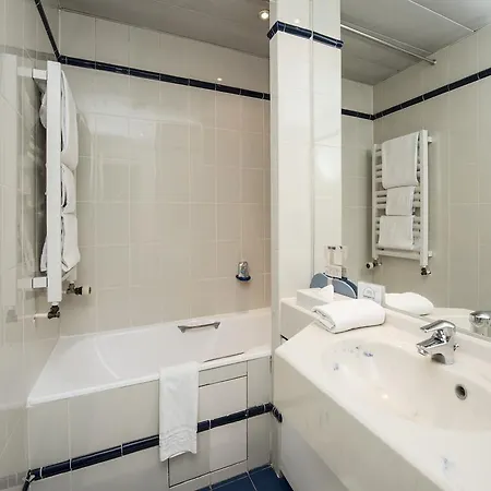 Hotel Kyriad 10 - Gare De L'est 3*