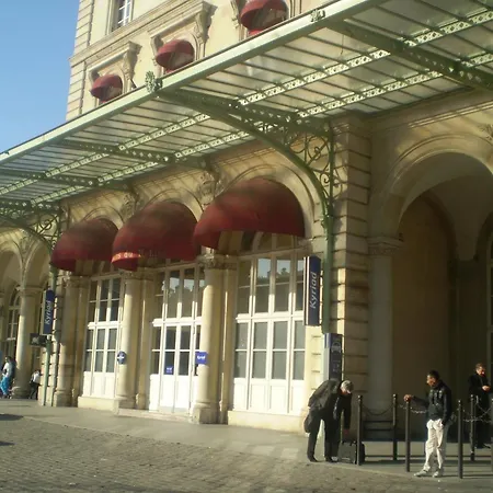 Kyriad 10 - Gare De L'est 3* פריז